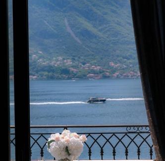Dobrota Apartment | Penthouse on the Bay - 20m from the Beach