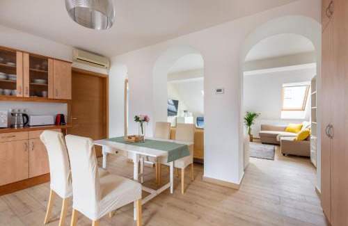 Terezvaros Apartment | Penthouse suite by STN