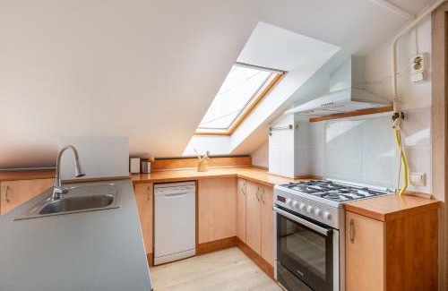 Terezvaros Apartment | Penthouse suite by STN