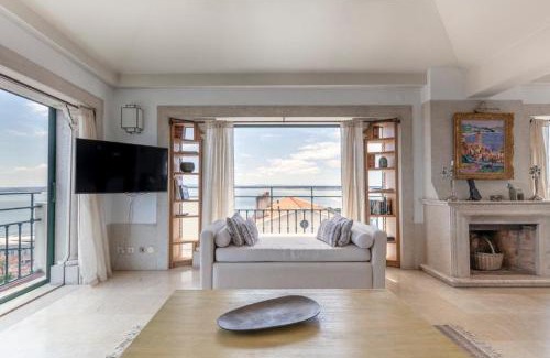 Santa Maria Maior Apartment | Penthouse Terrace 360º Lisbon View by LovelyStay
