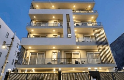 Sushant Lok Apartment | Penthouse W Jacuzzi Garden Extra Room Pets OK