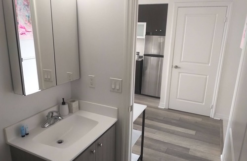 Henry Farm Condo | Penthouse with parking, pool, saunas, fitness room, BBQ area and indoor carwash.