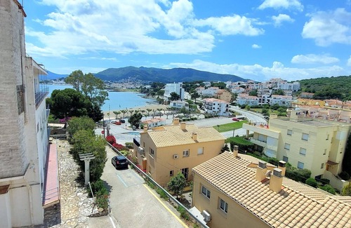 Llanca Apartment | Penthouse with Terrace, 100m from the Beach in Peaceful Grifeu, Llançà