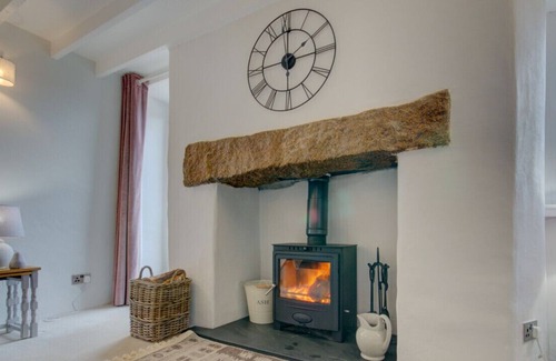 Lostwithiel House | Penvose House - Three Bedroom House, Sleeps 6