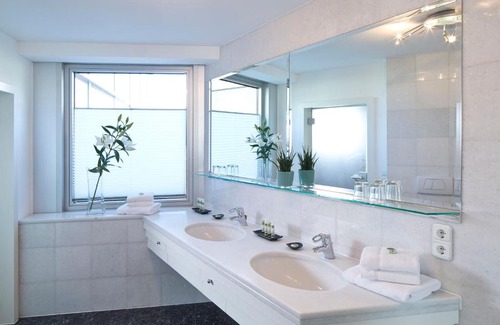 Hoetting Apartment | Penz West Suite