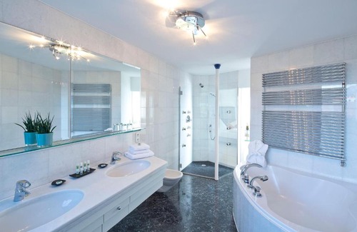 Hoetting Apartment | Penz West Suite