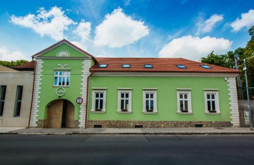 Nove Mesto nad Vahom House | Penzión Kúria
