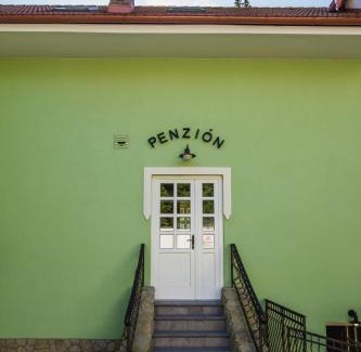 Nove Mesto nad Vahom House | Penzión Kúria