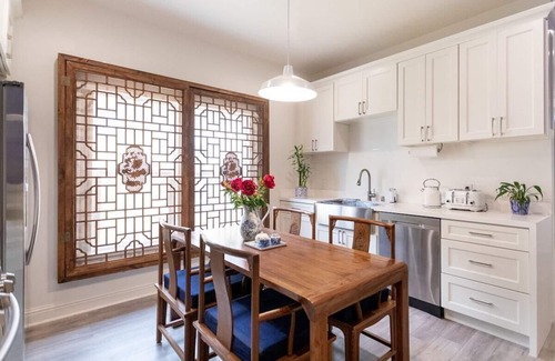 Longfellow Apartment | PEONY · Artful Designer Home w Art, Tub San Francisco Bay