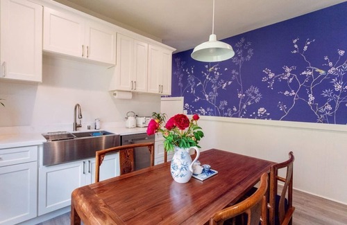 Longfellow Apartment | PEONY · Artful Designer Home w Art, Tub San Francisco Bay