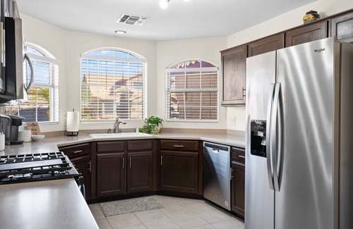 Parkridge House | Peoria Getaway: Cozy 3-Bedroom Home w/Pool