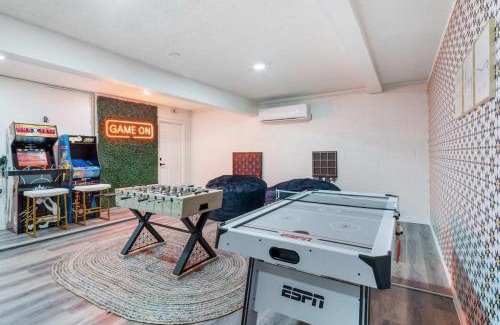 Peoria House | Peoria Paradise Sportscourt Heated Pool Gameroom