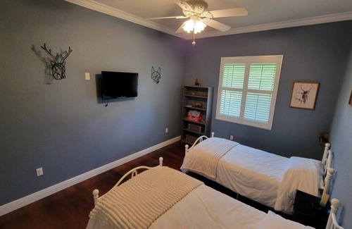 Highland Other | Pepper's Ridge; Quiet, Country Living.