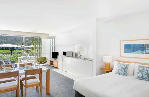 Nelly Bay Hotel | Peppers Blue on Blue