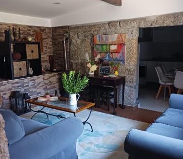 Penafiel House | Pequena Casa rústica com piscina