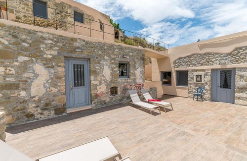 Sitia House | Pera Chorio - Daphne - Artist stone house with countryside views