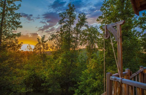 Savignac-de-Miremont Cabin | perched hut with private spa