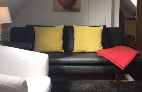 Langenneufnach Apartment | Perennial Villa - Bird's nest