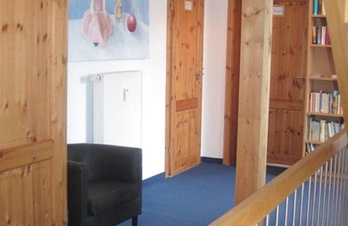 Langenneufnach Apartment | Perennial Villa - Bird's nest