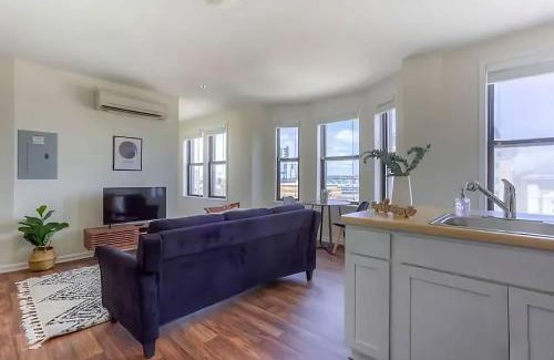 Downtown Detroit Apartment | Perfect 1BR In Prime Location & View of Stadiums