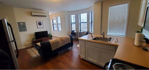 Downtown Detroit Apartment | Perfect 1BR In Prime Location & View of Stadiums