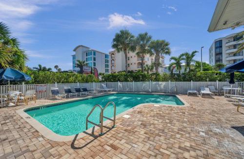 Indian Shores Apartment | Perfect 2-bed 2-bath Townhome With 1390 Sq Ft And Garage By The Beach