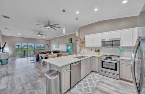 Indian Shores Apartment | Perfect 2-bed 2-bath Townhome With 1390 Sq Ft And Garage By The Beach