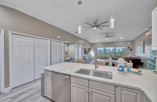 Indian Shores Apartment | Perfect 2-bed 2-bath Townhome With 1390 Sq Ft And Garage By The Beach