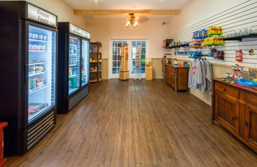 Clarkesville Apartment | Perfect 2BD family vacation spot with Family Friendly Resort Activities on site