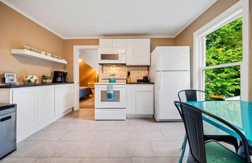 Southern Coast Apartment | Perfect 2BD location in Saco with Free Parking