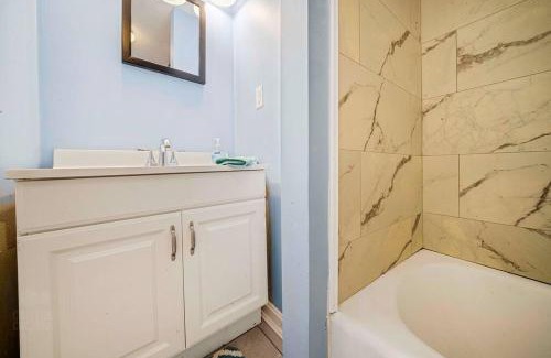 Southern Coast Apartment | Perfect 2BD location in Saco with Free Parking