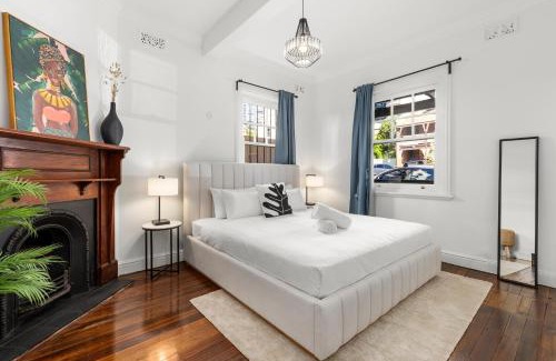 Millers Point Apartment | Perfect 2BR Harbour View Apartment