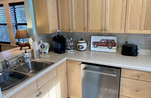 Athens Condo | Perfect Athens Getaway Townhome