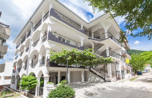 Prijevor Apartment | Perfect Budva Stay Near the Sea & Aqua Park - Duplex Studio 1/3 1