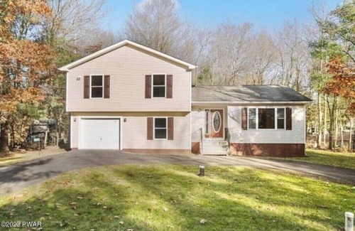 Pocono Summit House | Perfect Cabin in Pocono Summit