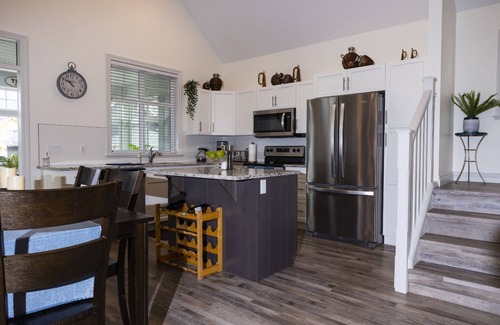Okanagan-Similkameen Cottage | Perfect Canadian getaway at The Cottages on Osoyoos Lake! Aug still available!