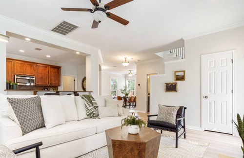 Westfield House | Perfect Central Location + Free Prkg and Cozy Beds