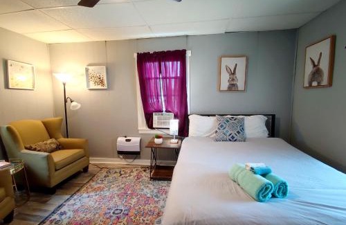 Noblesville House | Perfect Combo of Charm & Comfort- 2Bedroom Home