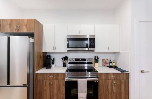 St. James House | Perfect Comfy Retreat | Premium Location Home Stay