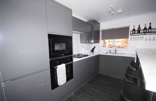 Peacehaven House | Perfect Couple Retreat To Unwind&relax With Hottub