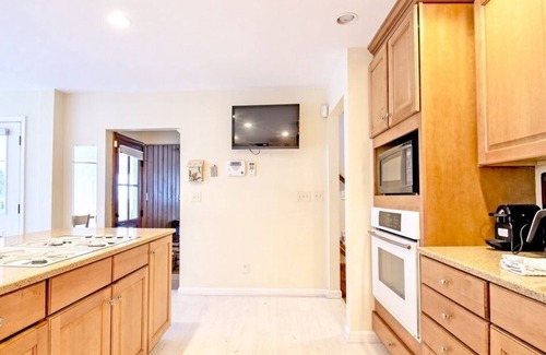Dover House | Perfect Dover Getaway Near Historic Downtown!