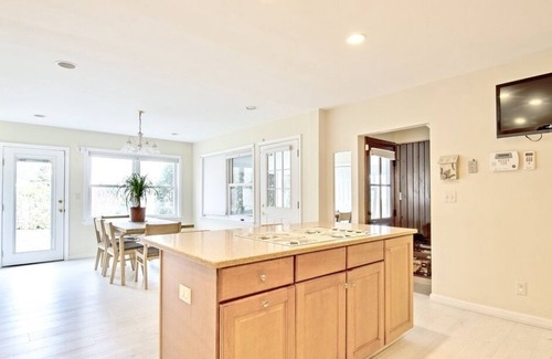 Dover House | Perfect Dover Getaway Near Historic Downtown!
