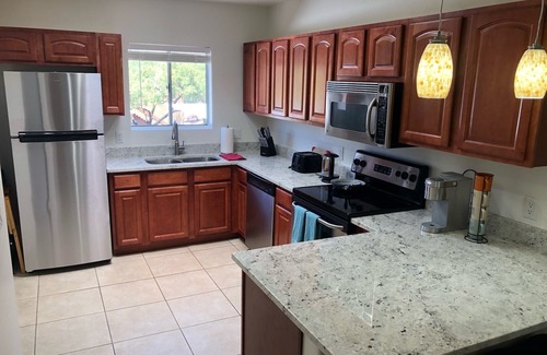 Tucson Condo | Perfect end unit condo with mountain views and upper level balcony/patio