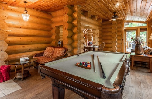 Riviere-Rouge Ski Chalet | Perfect Family Cottage - 4 Bedrooms with Lake Access, Hot Tub and Pool Table