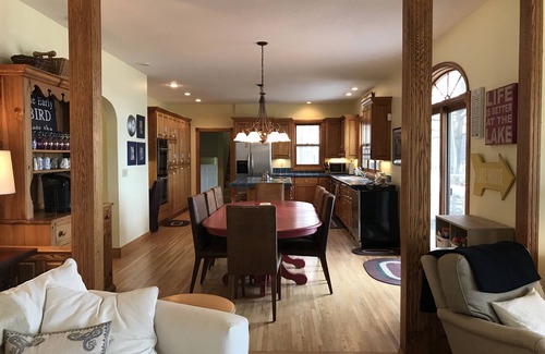 Alexandria House | Perfect Family Getaway - Pontoon, Sandy Beach, Water Trampoline and More!