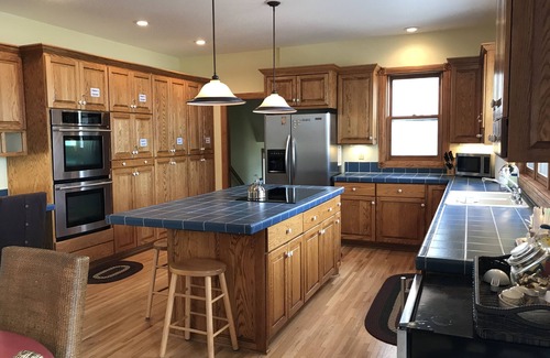 Alexandria House | Perfect Family Getaway - Pontoon, Sandy Beach, Water Trampoline and More!