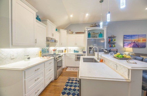 Graford Cottage | Perfect fisherman’s getaway. Picturesque cottage on deep water cove.