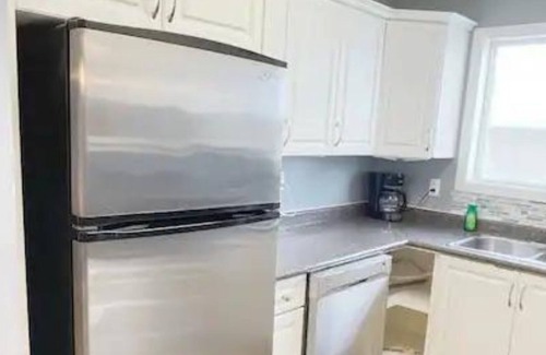 Jasper Place House | Perfect for a BIG CREW - 5br 2.5 bathroom Crew House in West Edmonton