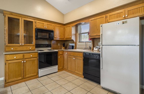 Branson West Apartment | Perfect for a Couples' Getaway! Full Condo + Connecting Suite with Kitchenette