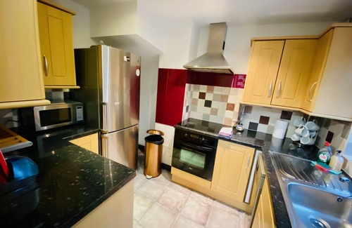 Woking House | Perfect For Contractors & Home From Home Inbetween